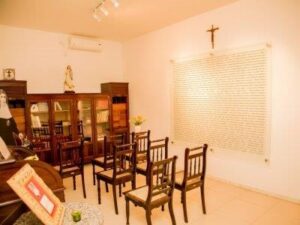 sala-da-memoria-cadeiras-400x300-1